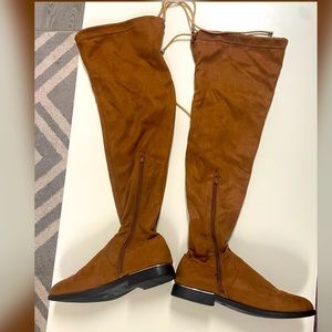 Tigh high lace up boots